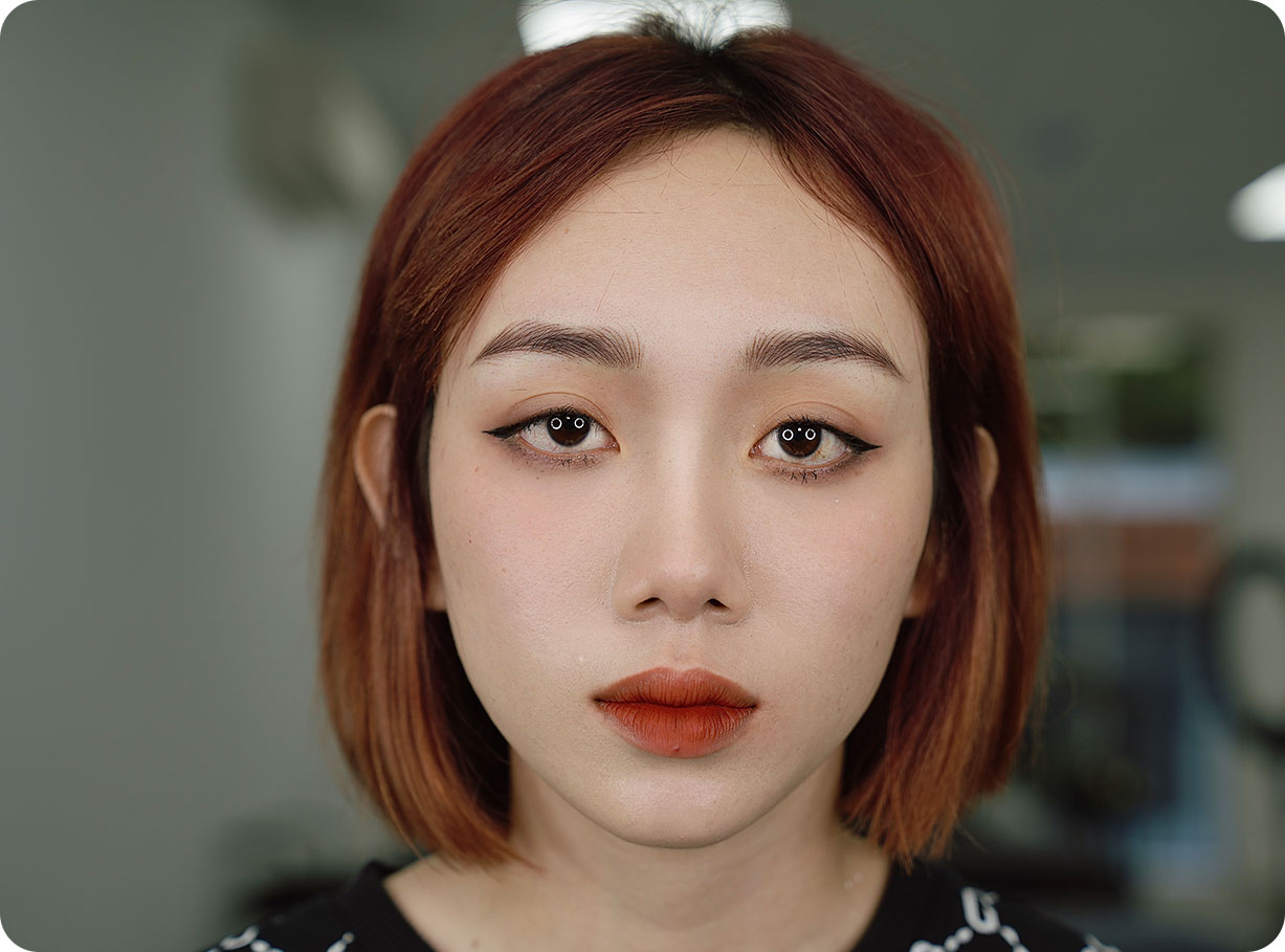Phun mày Ombre tạo hiệu ứng chuyển màu đầu nhạt - đuôi đậm cho cảm giác tự nhiên như màu sắc của chân mày thật, chân mày bền đẹp duy trì lên đến 7 năm.
