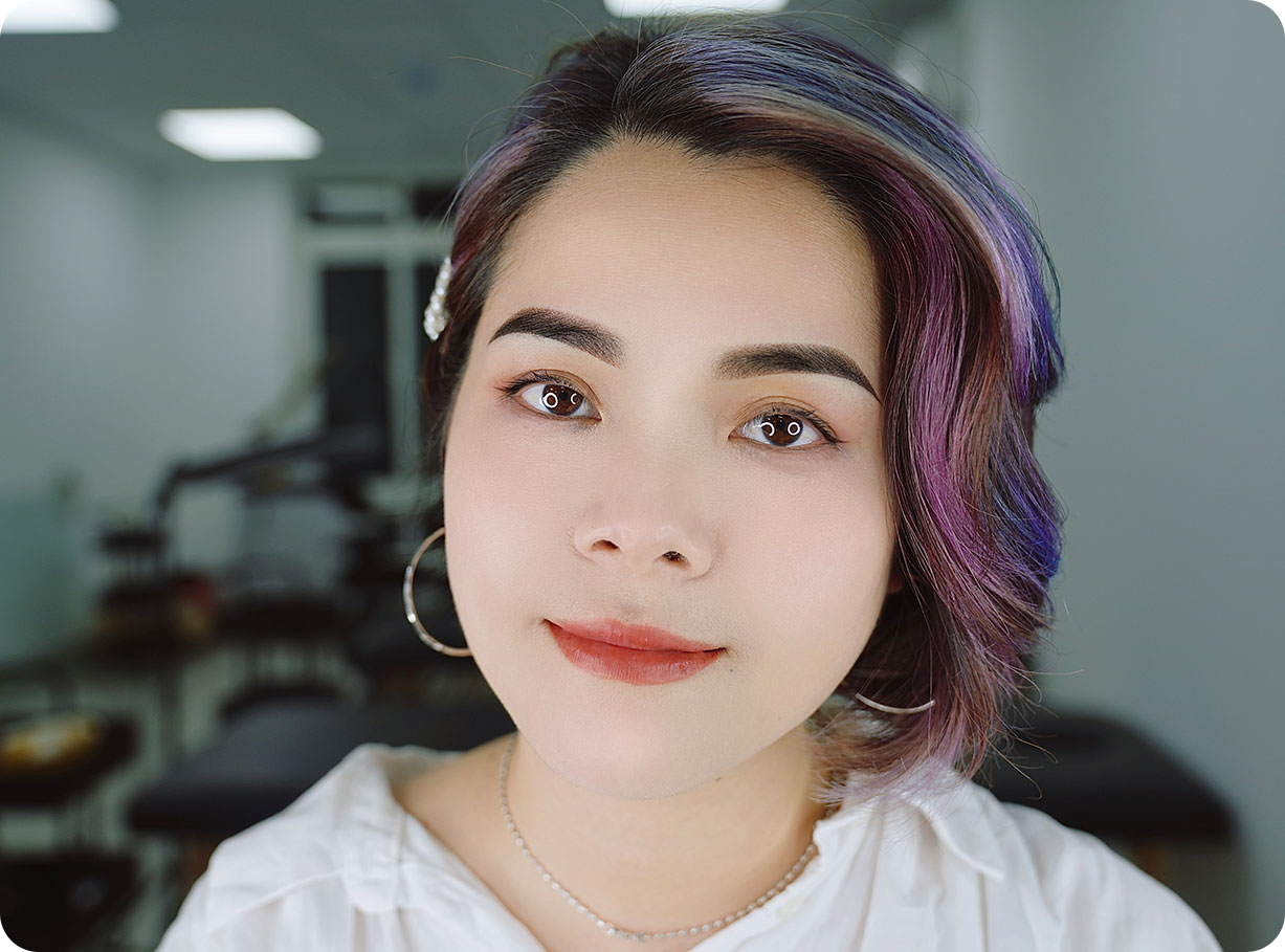 Phun mày Ombre tạo hiệu ứng chuyển màu đầu nhạt - đuôi đậm cho cảm giác tự nhiên như màu sắc của chân mày thật, chân mày bền đẹp duy trì lên đến 7 năm.